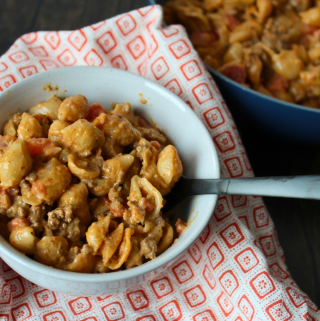 Taco Mac & Cheese Easy Kid-Friendly Dinner Ideas Hamburger Helper Chili Mac Recipe Velveeta Shells and Cheese My Farmhouse Table